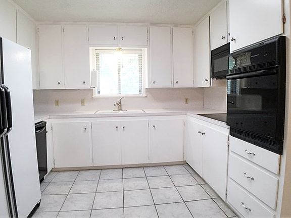 3rd image of 1304 Carol Ann Dr
