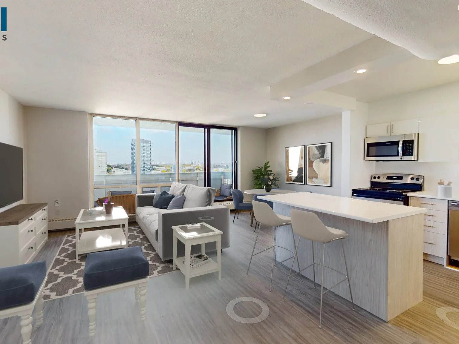 200 Gateway Blvd — Photo 1