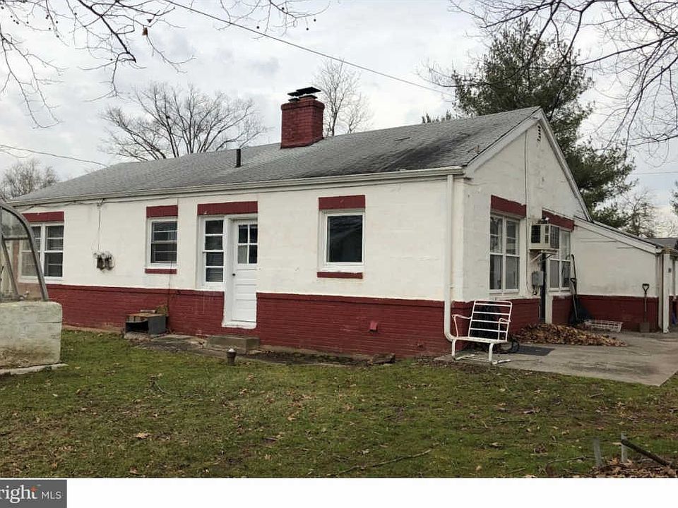 2nd image of 806 Erlen Rd