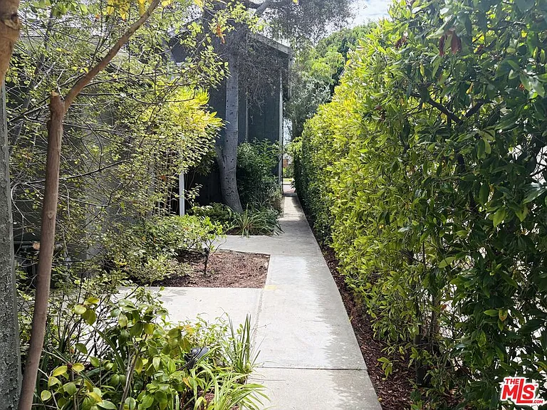 1809 Oak St #A — Photo 16