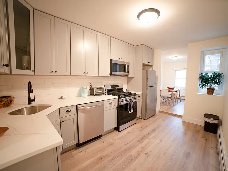 206 48th St #2B — Photo 4