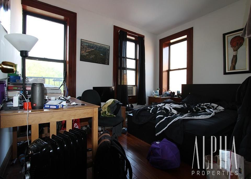 1st image of 1800 Lexington Ave APT 4S