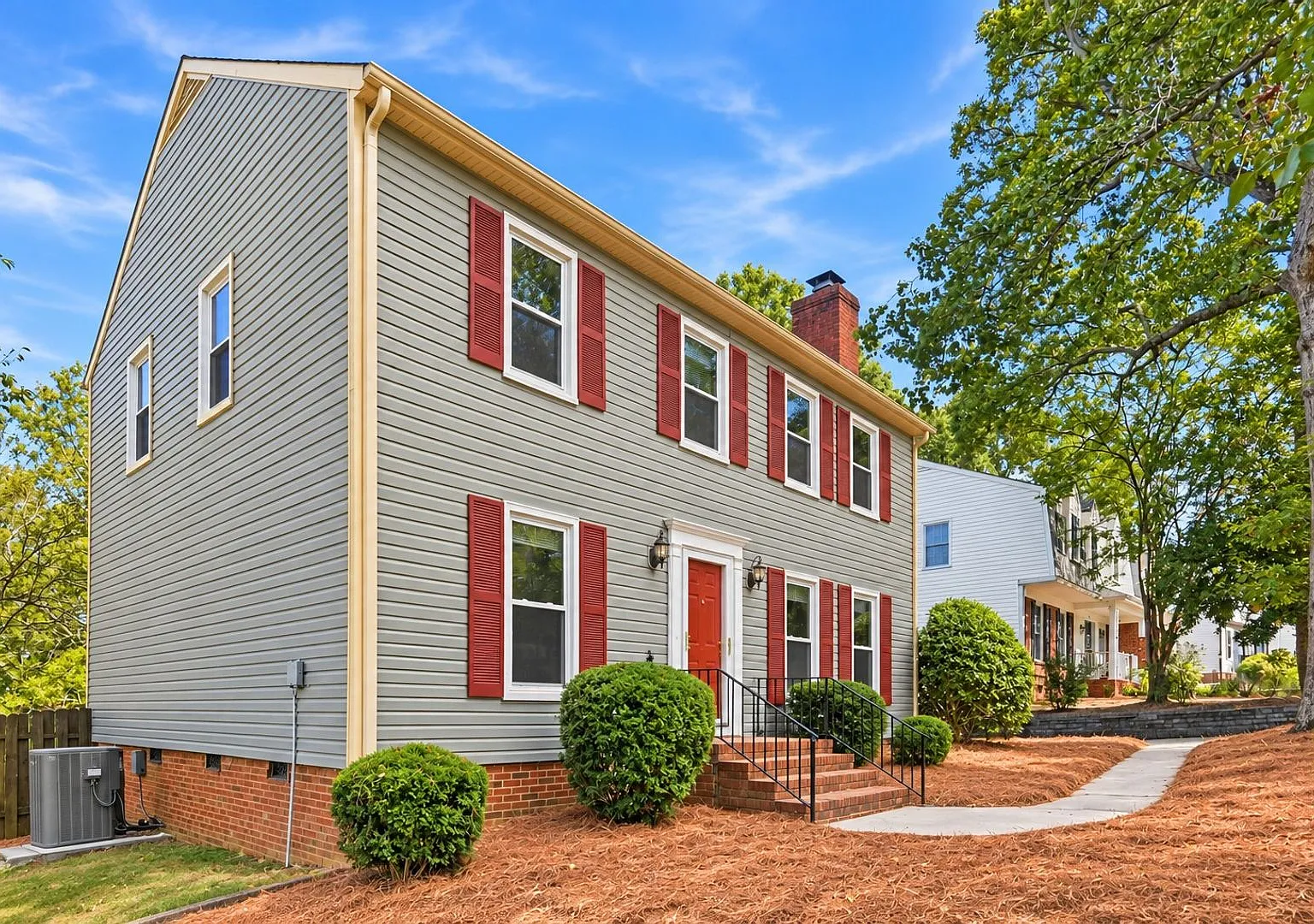 Move In Ready 4 Bedroom Home with Screened Porch and Fenced Backyard! — Photo 3