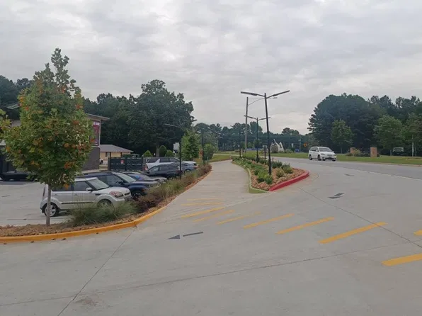 6305 Shannon Pkwy, Union City, GA 30291