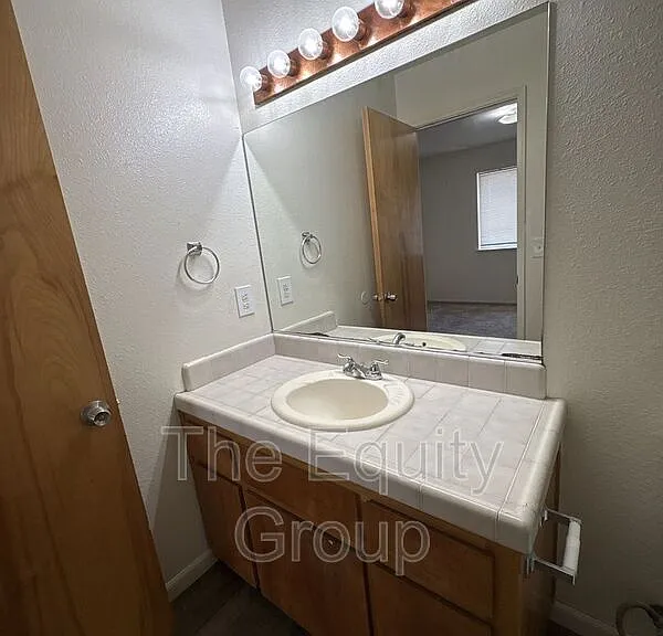 983 N Lynora St — Photo 13