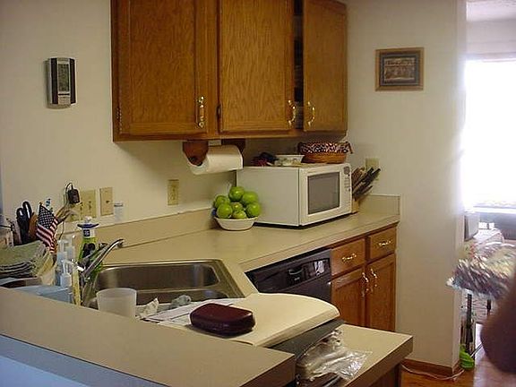 Kitchen with Breakfast Bar