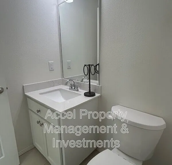 2325 N Peking St — Photo 6