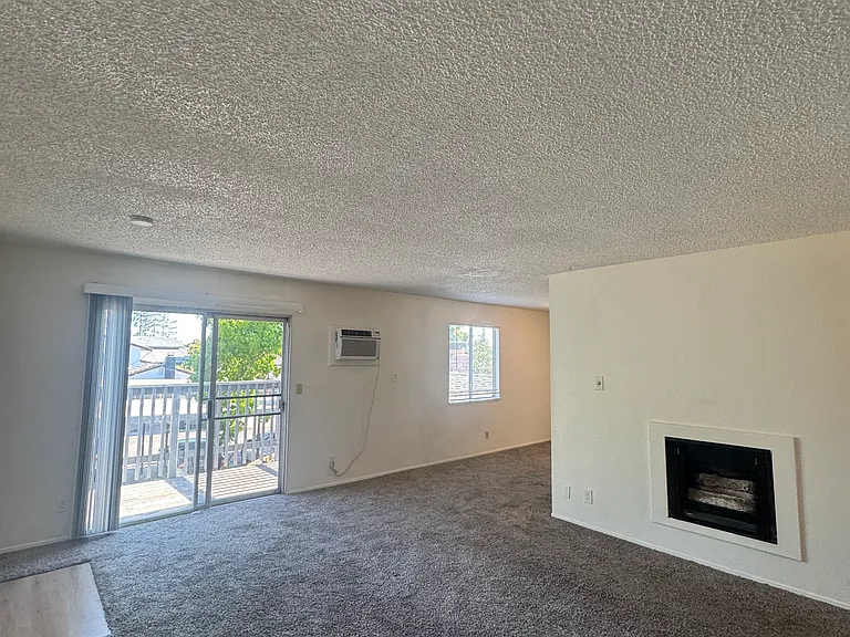 118 Yorkshire Ct #D — Photo 5