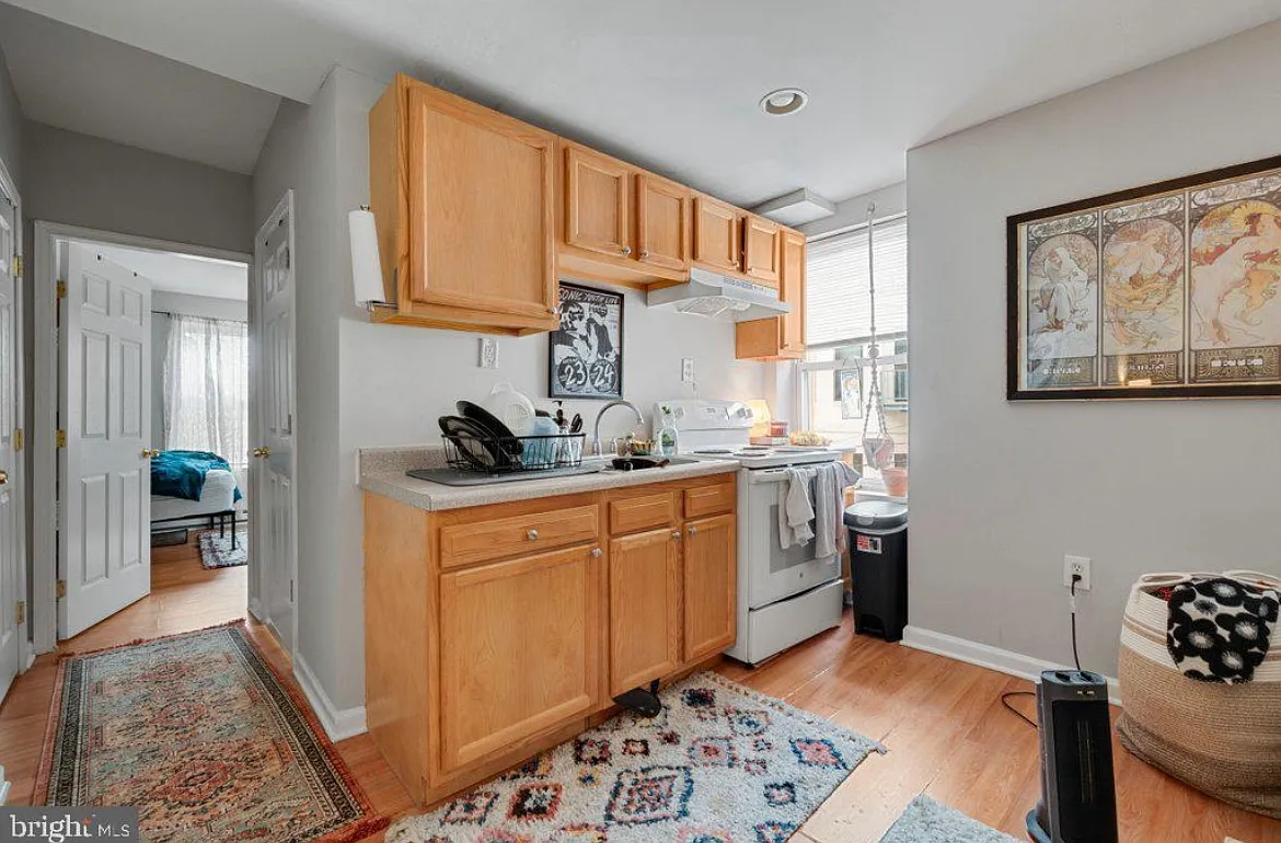 1 bed, 400 sqft, $1,050 — Photo 3