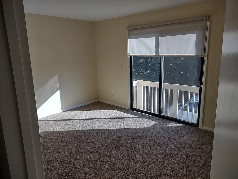 1321 Tree Ridge Ln NE — Photo 7