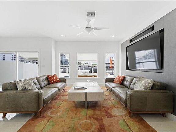4th image of 4331 W Tradewinds Avenue #B
