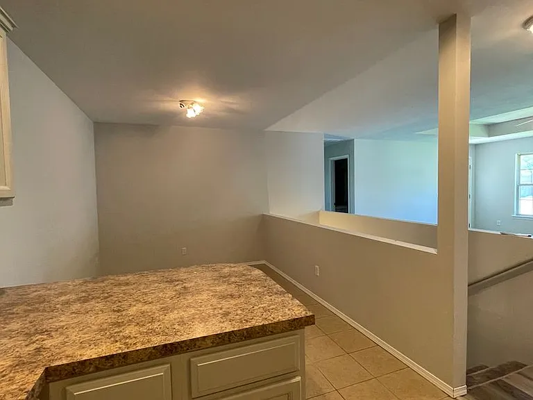 2202 W Jonquil Ln — Photo 9