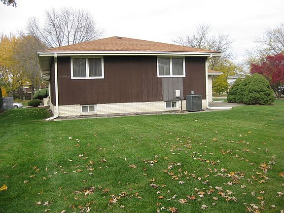 4th image of 8821 Sycamore Ct