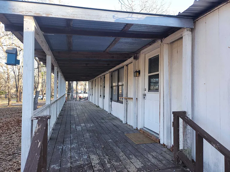 11202 Private Road 6104 — Photo 4