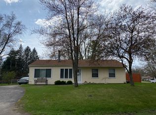 3814 Queensbury Rd, Orion, MI 48359