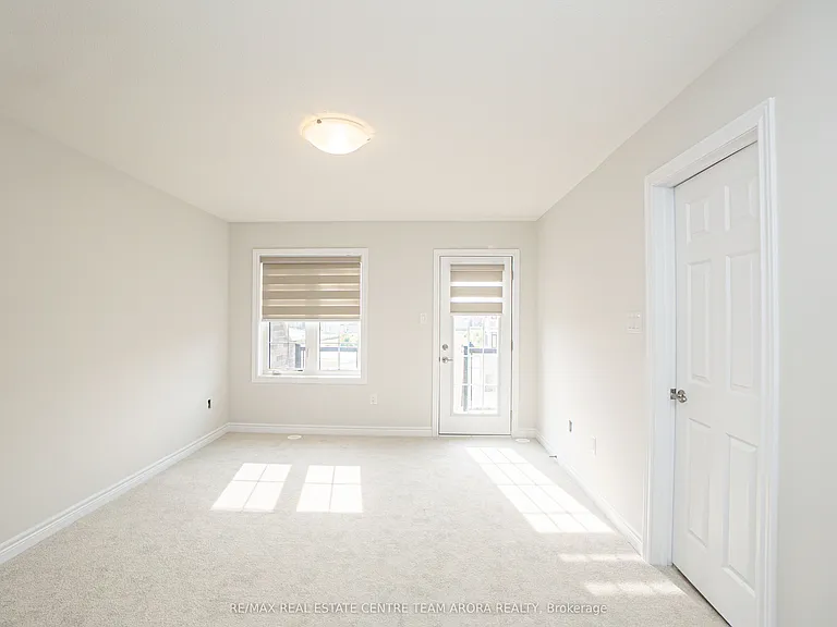 70 Keyworth Cres — Photo 17