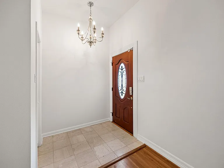 10310 Mayfield Rd — Photo 10