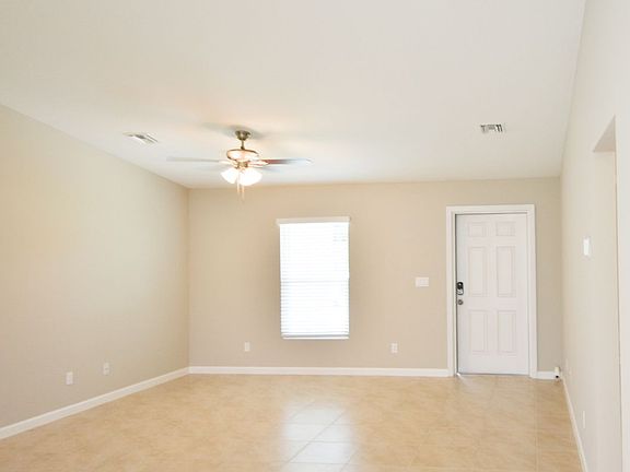 3rd image of 356 SW Tulip Blvd