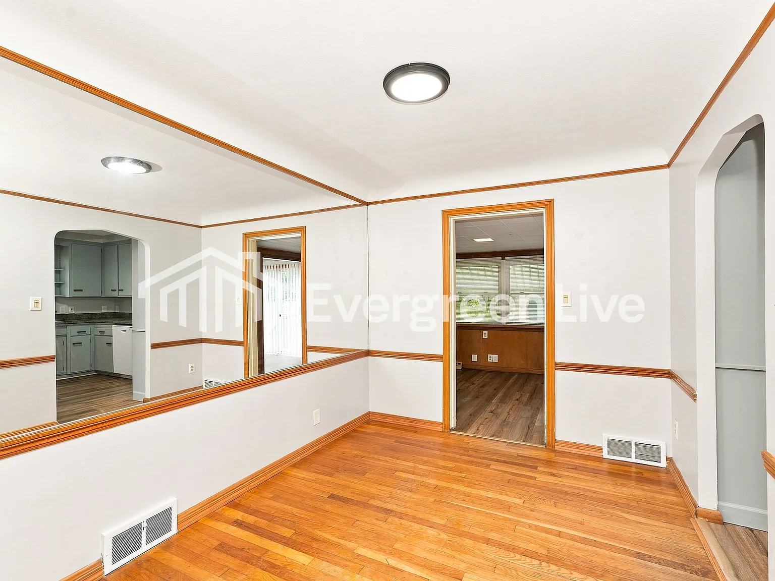 3 bed, 1.5 bath, 1555 sqft, $1,645 — Photo 4