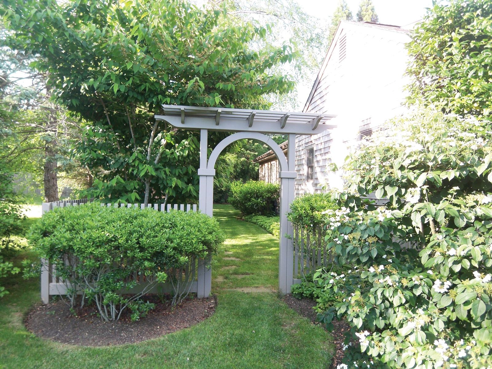 28 Mill Hill Ln, East Hampton, NY 11937 Out East