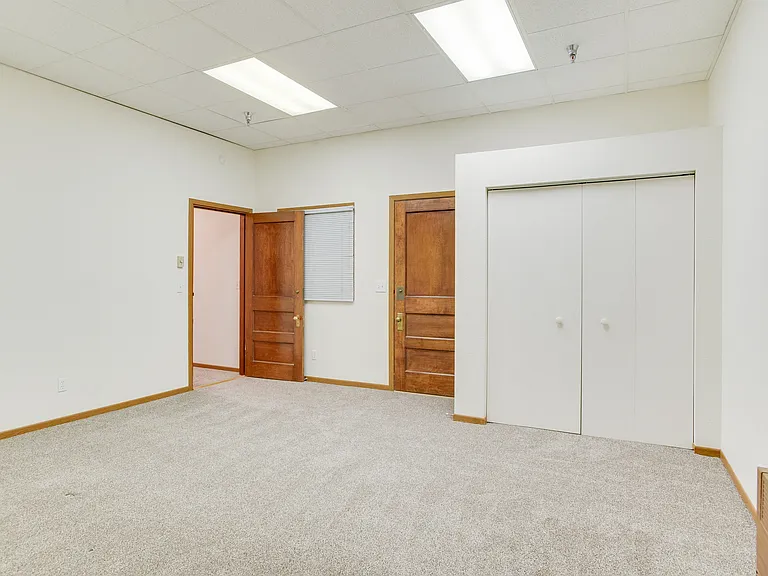 Block 6 Apartments — Photo 6