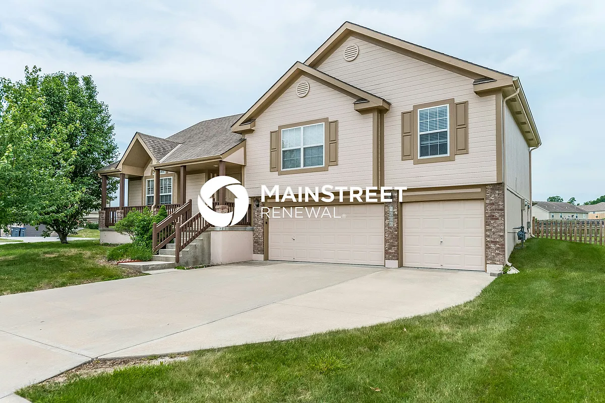 Front View - 1606 Fairway Ct