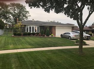 8121 Farmingdale Dr, Darien, IL 60561