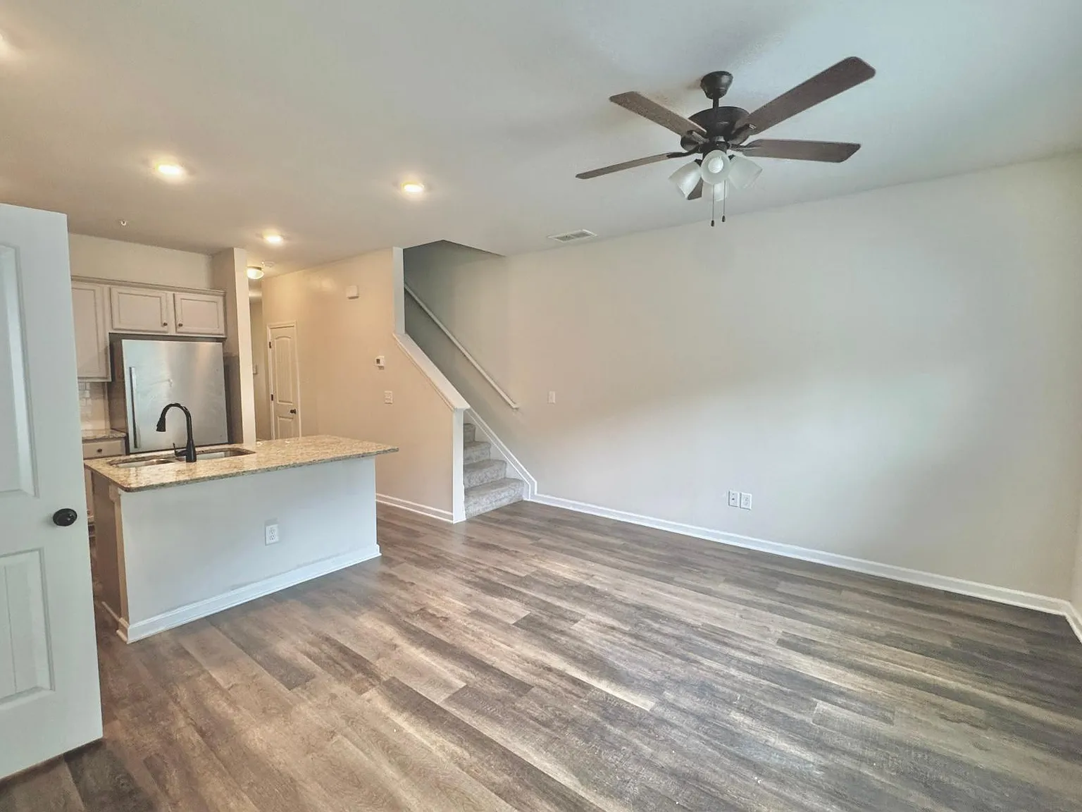 3 bed, 1500 sqft, $2,200 — Photo 4