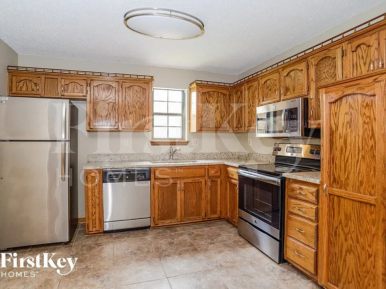 1004 SE Dover Dr — Photo 5