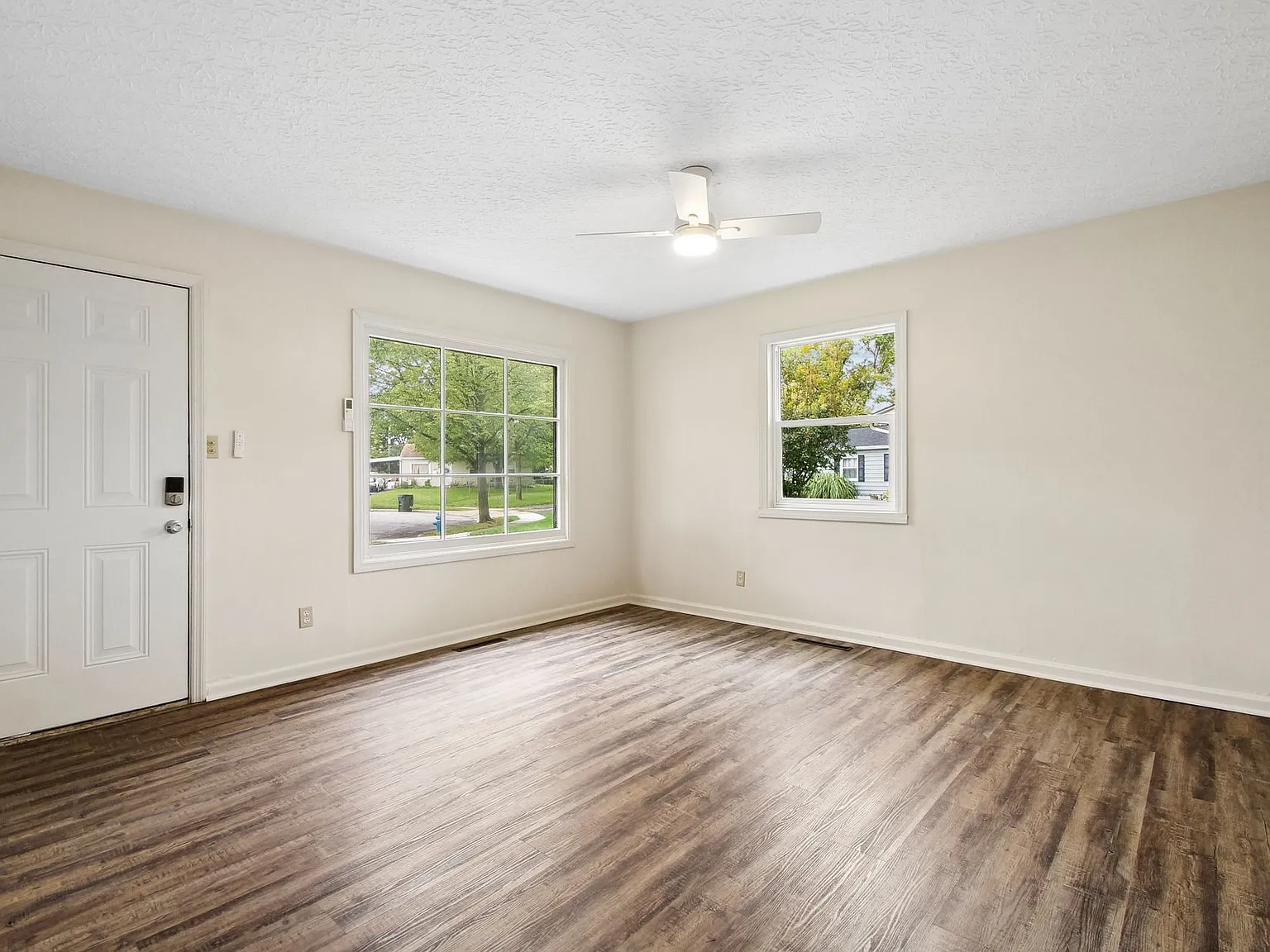 3 bed, 900 sqft, $1,800 — Photo 4