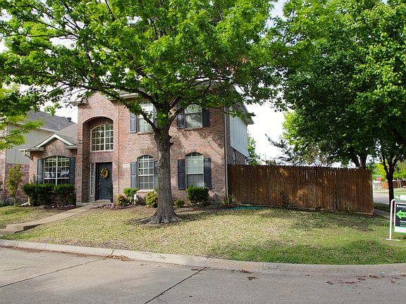 2nd image of 2902 Daisy Ct