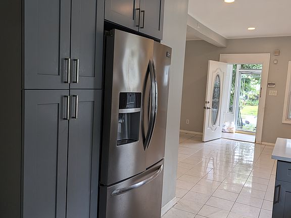 2nd image of 220 Linden Ave