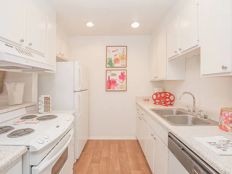 McComber Creek Apartments — Photo 28