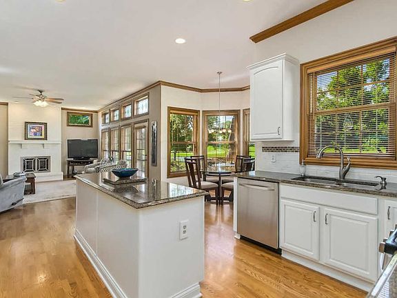 3rd image of 3383 Heritage Oaks Dr