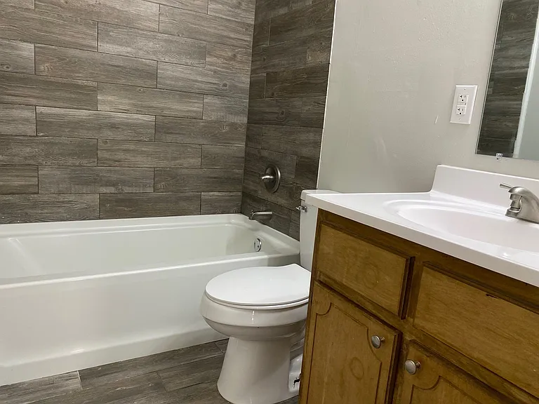 19 Rolling Meadows Dr — Photo 7