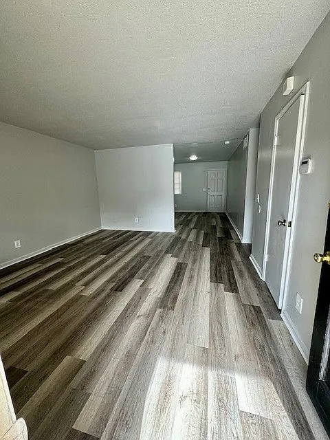 2 bed, 1000 sqft, $900 — Photo 3