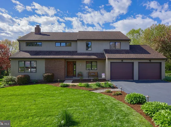 1015 Stone Manor Dr, Lancaster, PA 17603