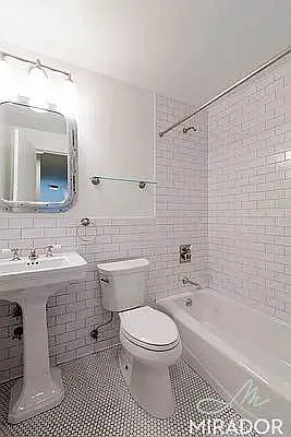 Rented by Mirador Real Estate | media 32