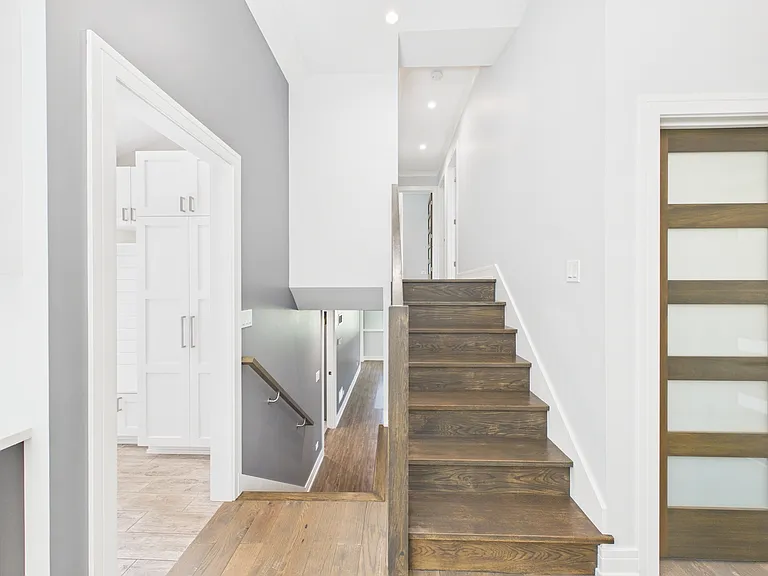 201 E Olive Ave — Photo 35