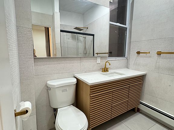 2nd image of 62 Buchanan Pl Floor 2