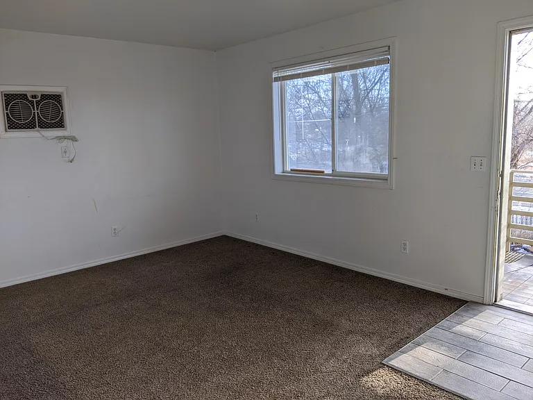 560 N Grand Ave #C — Photo 10