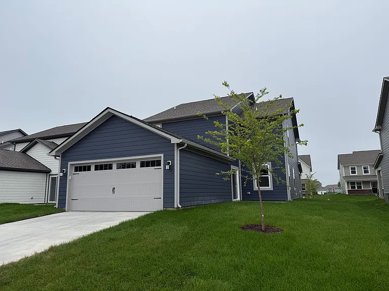 411 Eisenhower St — Photo 29