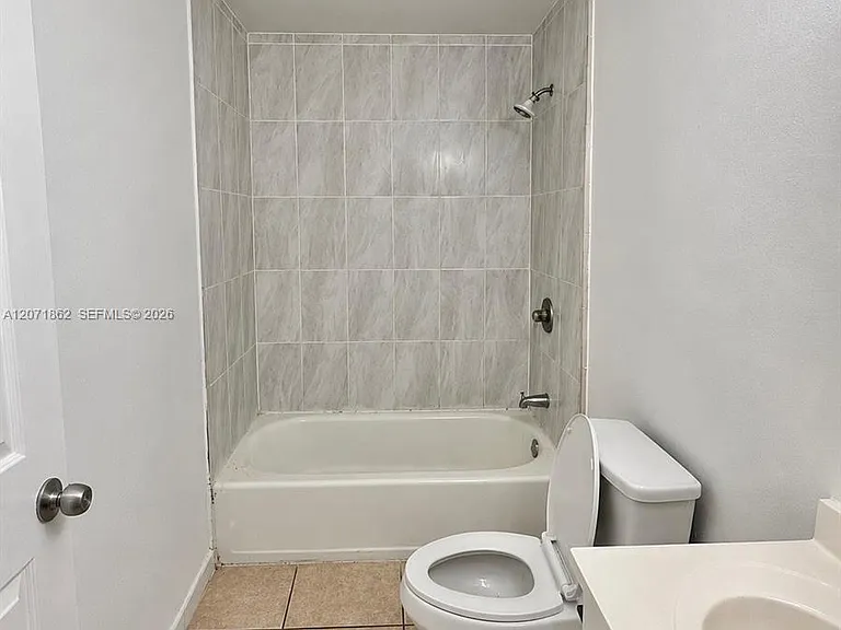 2653 SW 51st St #1 — Photo 7