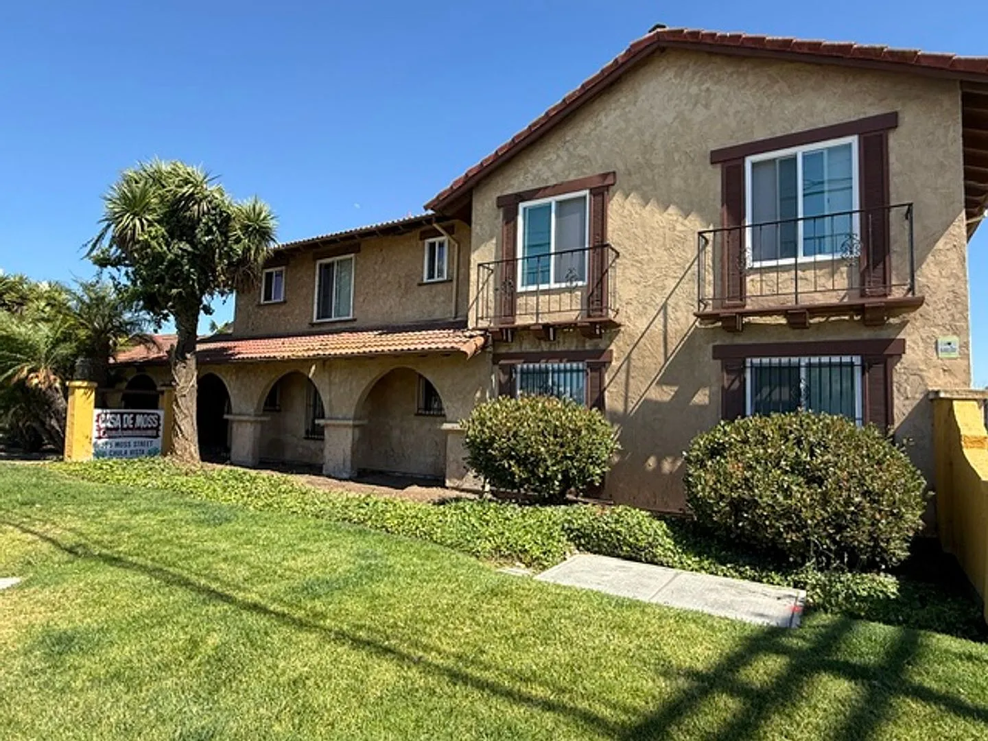Charming 1 Bedroom Condo in Gated Chula Vista Community with Pool and Parking! — Photo 2