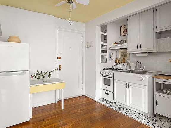 3rd image of 9265 Shore Rd APT 6C