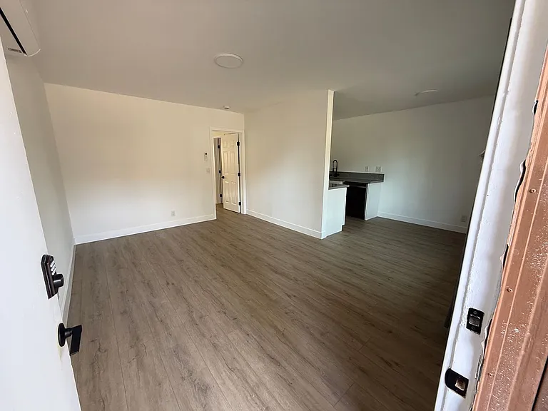 1623 S Walnut St — Photo 2
