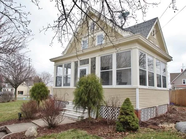 1106 E Main St, Watertown, WI 53094