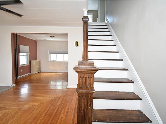 3rd image of 860 Cattell St