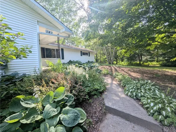 181 Pendergast Rd, Phoenix, NY 13135