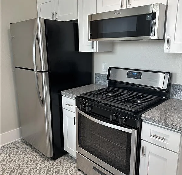 2831 Rowena Ave #3/4 — Photo 7